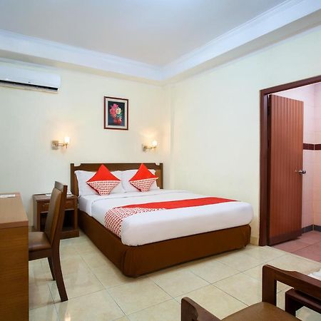 Oyo 108 Hotel Surya Jakarta Buitenkant foto