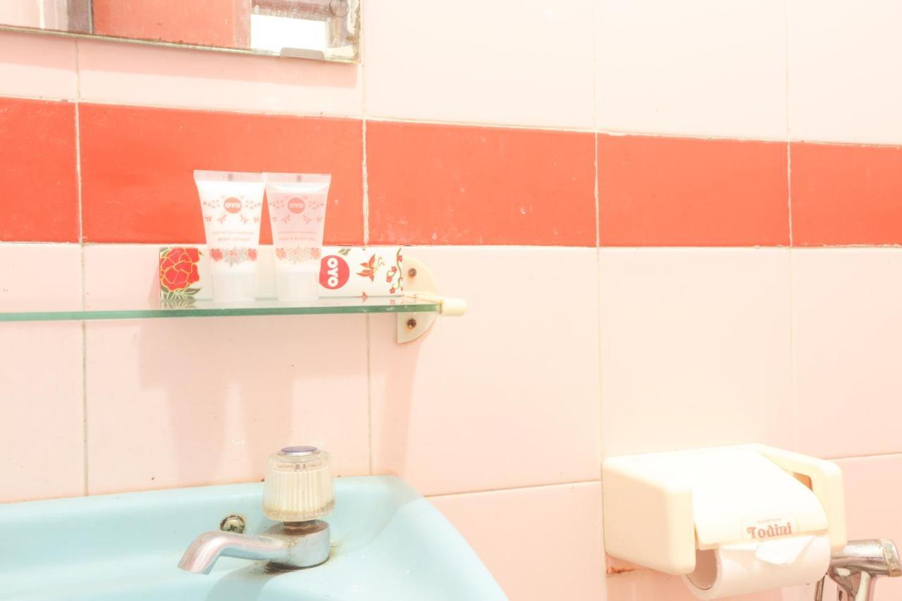Oyo 108 Hotel Surya Jakarta Buitenkant foto
