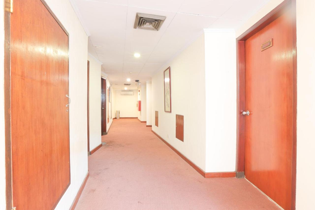 Oyo 108 Hotel Surya Jakarta Buitenkant foto