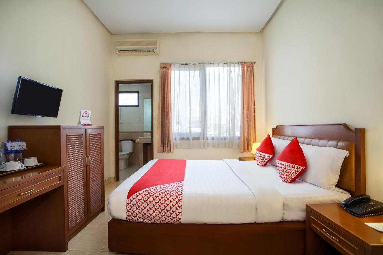 Oyo 108 Hotel Surya Jakarta Buitenkant foto