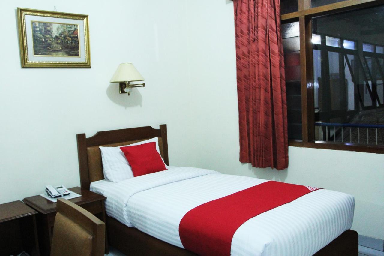 Oyo 108 Hotel Surya Jakarta Buitenkant foto
