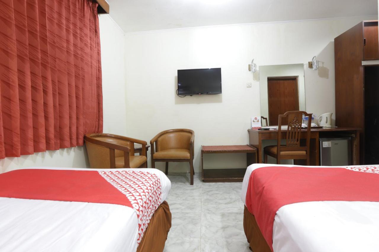 Oyo 108 Hotel Surya Jakarta Buitenkant foto