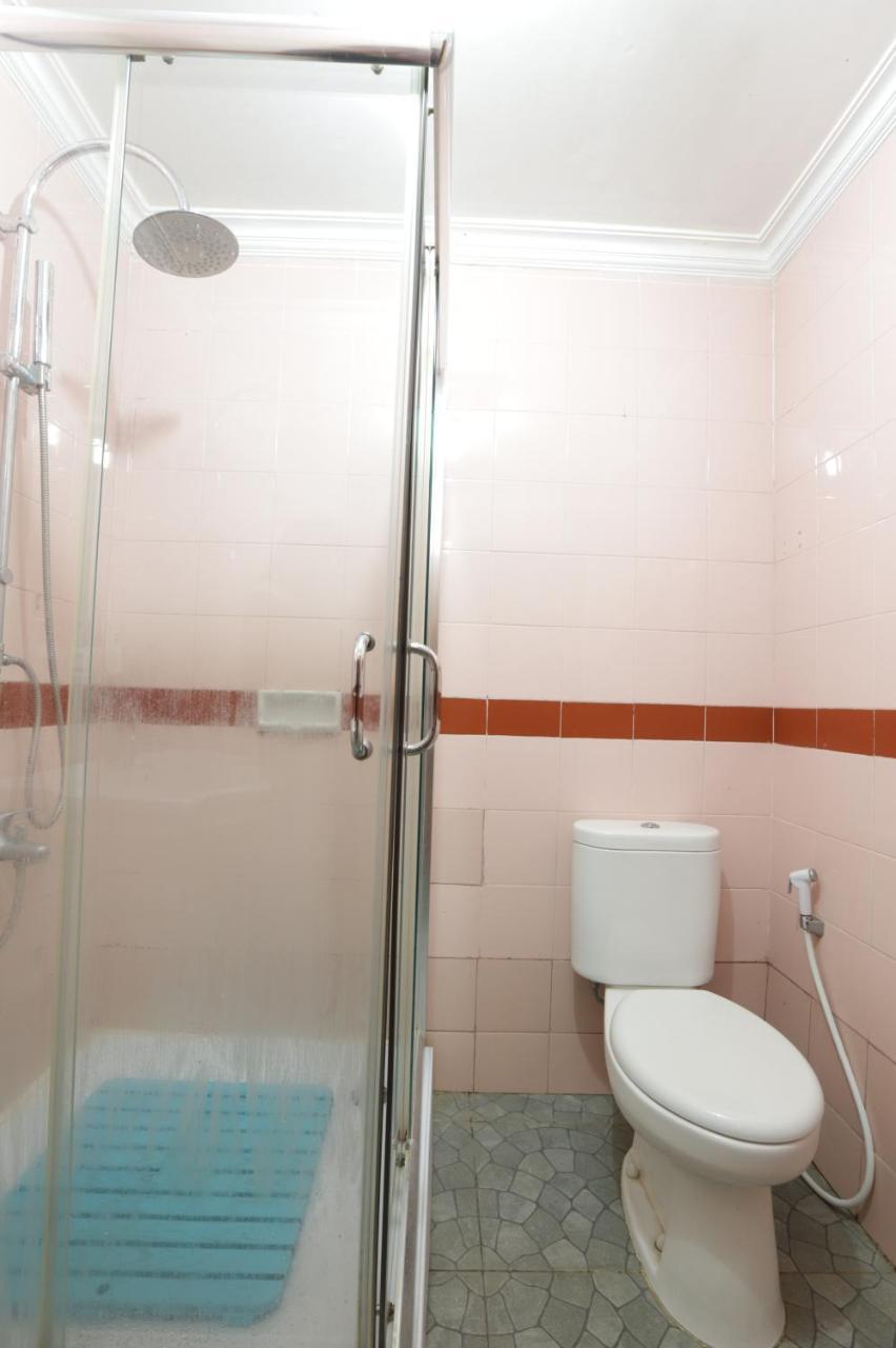 Oyo 108 Hotel Surya Jakarta Buitenkant foto