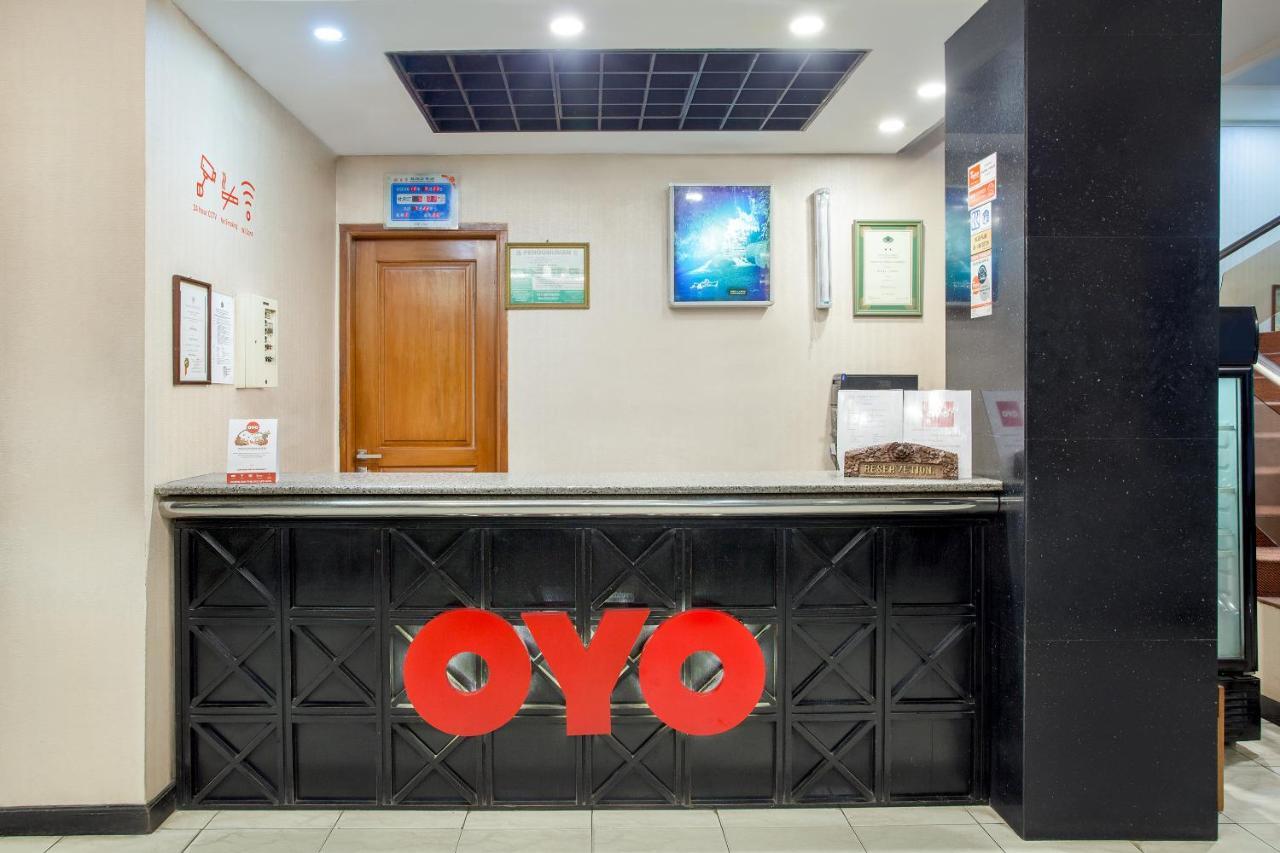 Oyo 108 Hotel Surya Jakarta Buitenkant foto