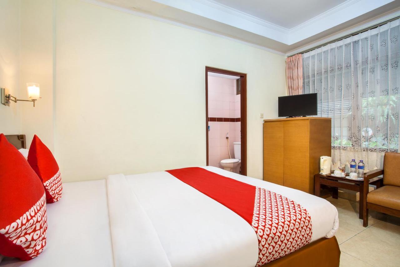 Oyo 108 Hotel Surya Jakarta Buitenkant foto