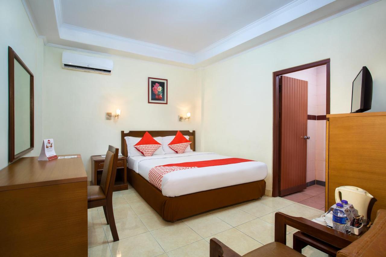 Oyo 108 Hotel Surya Jakarta Buitenkant foto
