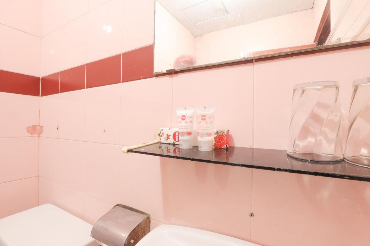 Oyo 108 Hotel Surya Jakarta Buitenkant foto