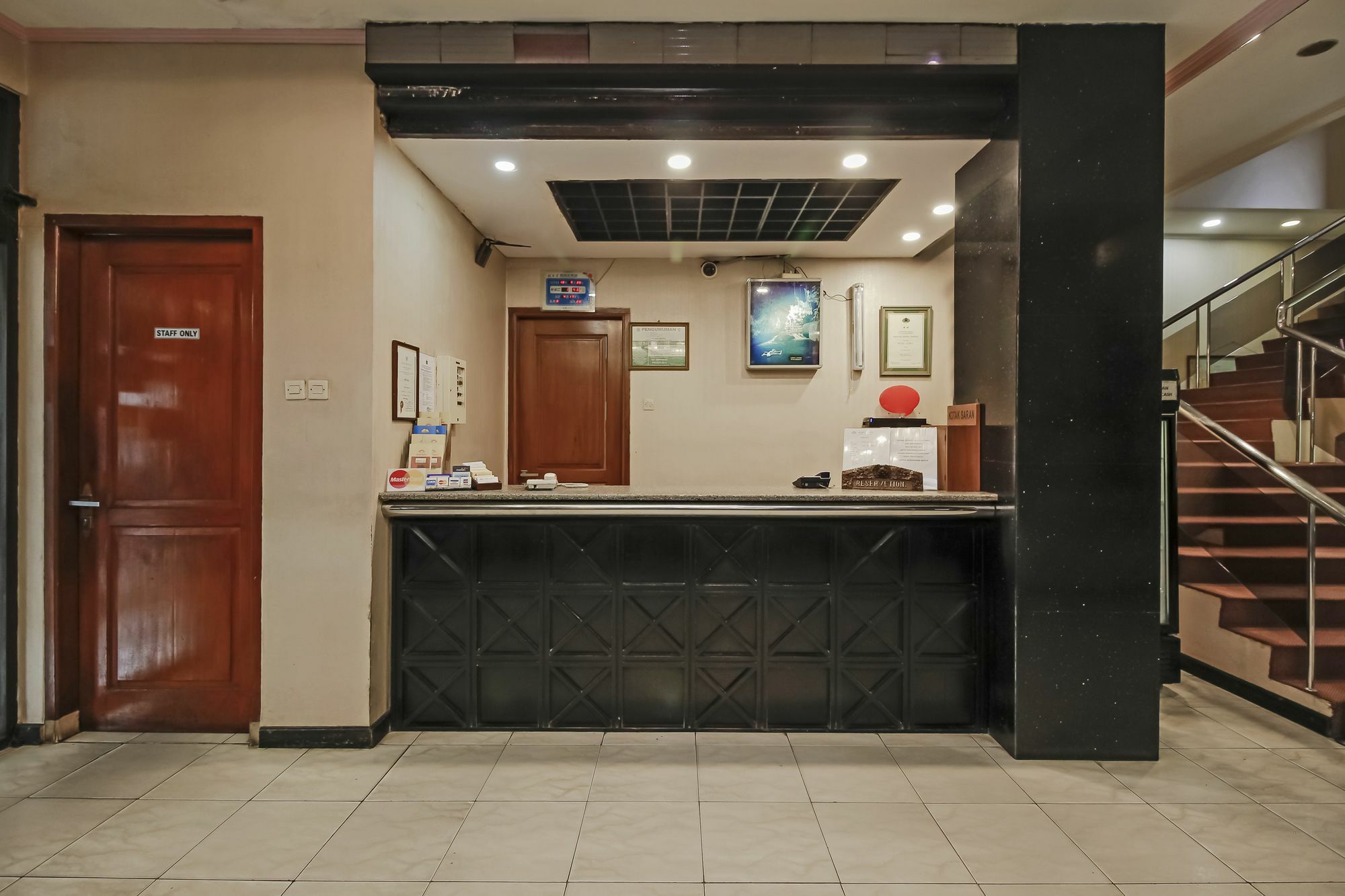 Oyo 108 Hotel Surya Jakarta Buitenkant foto