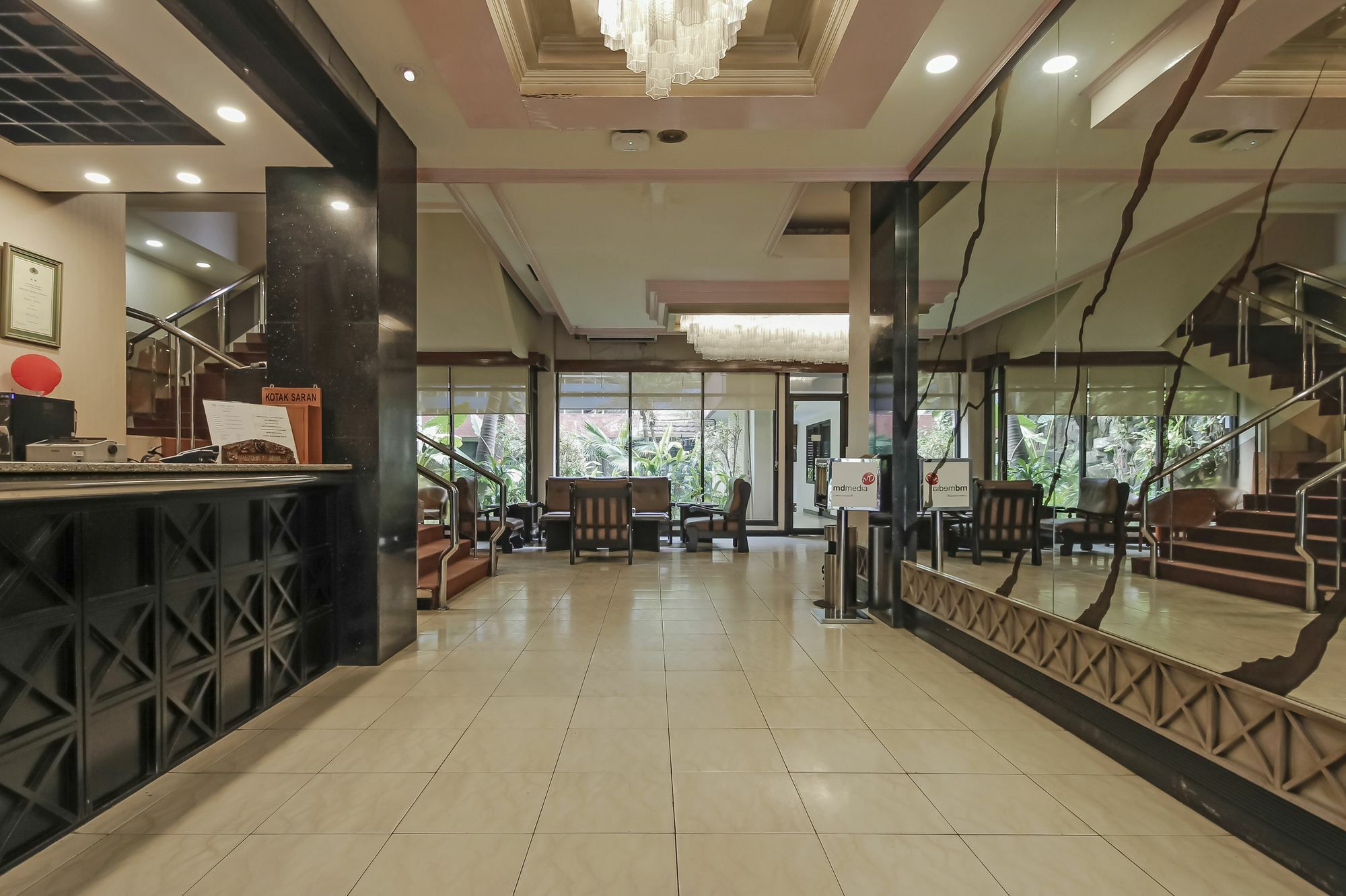 Oyo 108 Hotel Surya Jakarta Buitenkant foto