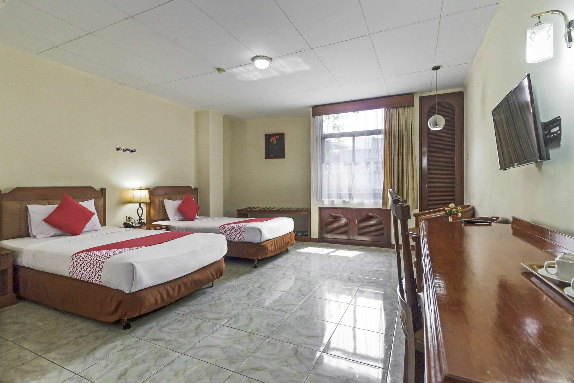 Oyo 108 Hotel Surya Jakarta Buitenkant foto