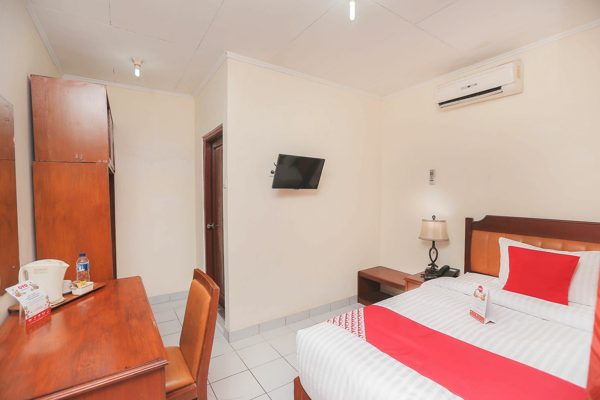 Oyo 108 Hotel Surya Jakarta Buitenkant foto