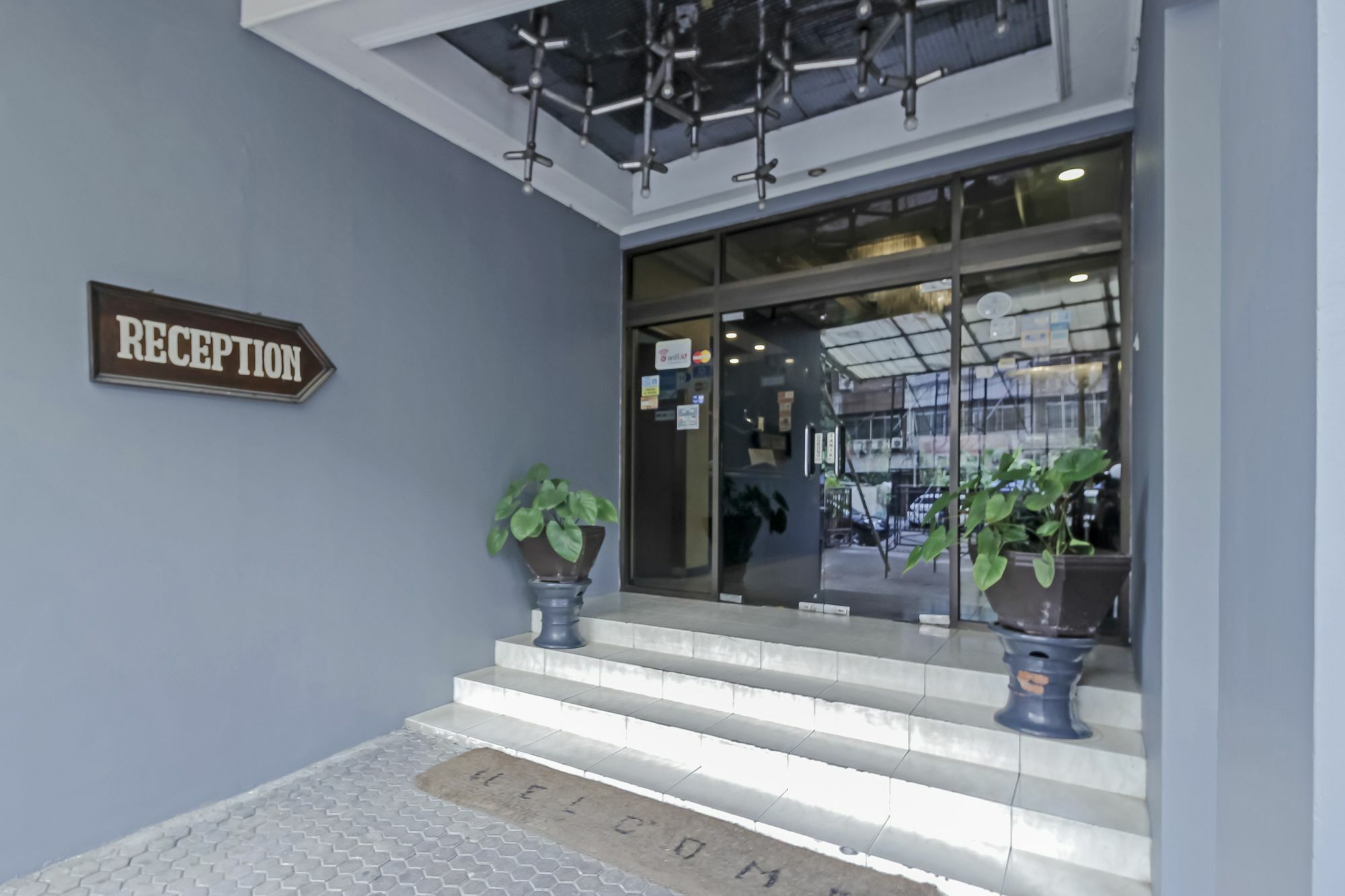 Oyo 108 Hotel Surya Jakarta Buitenkant foto