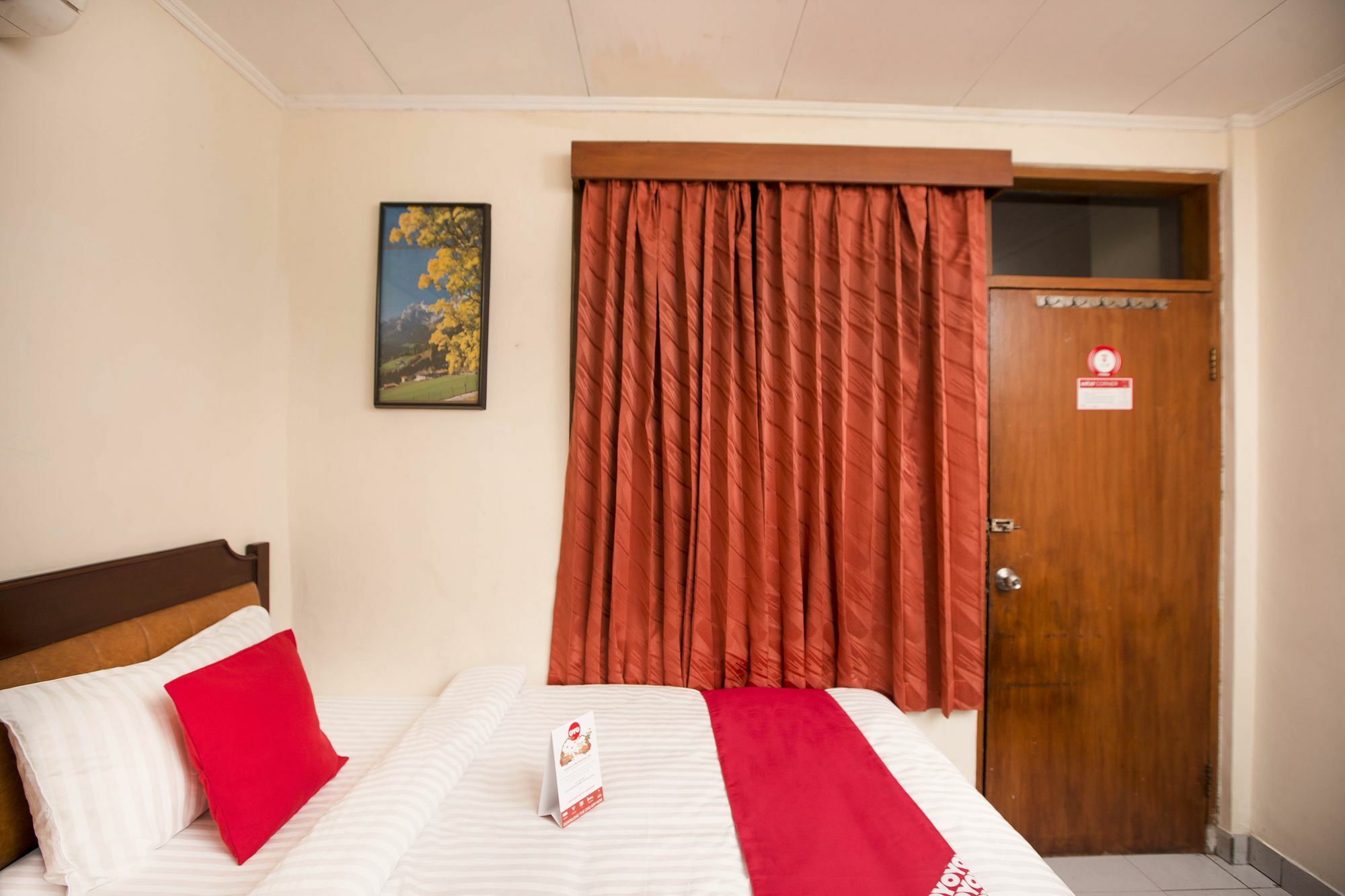 Oyo 108 Hotel Surya Jakarta Buitenkant foto