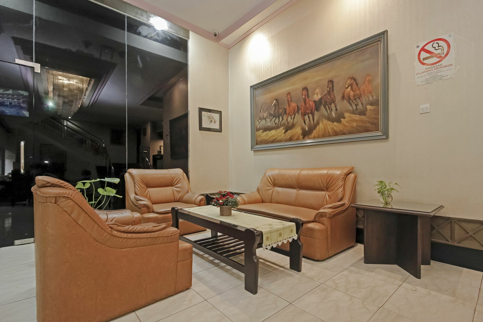 Oyo 108 Hotel Surya Jakarta Buitenkant foto