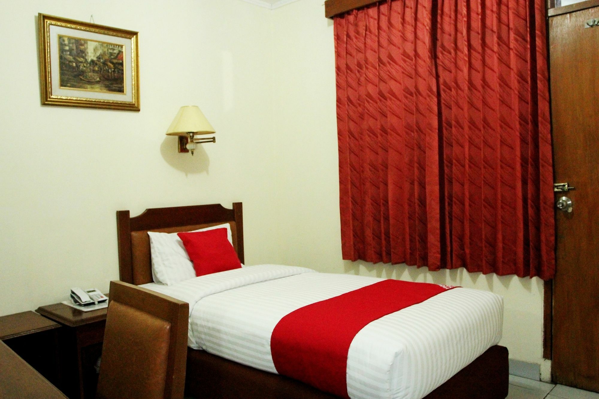 Oyo 108 Hotel Surya Jakarta Buitenkant foto