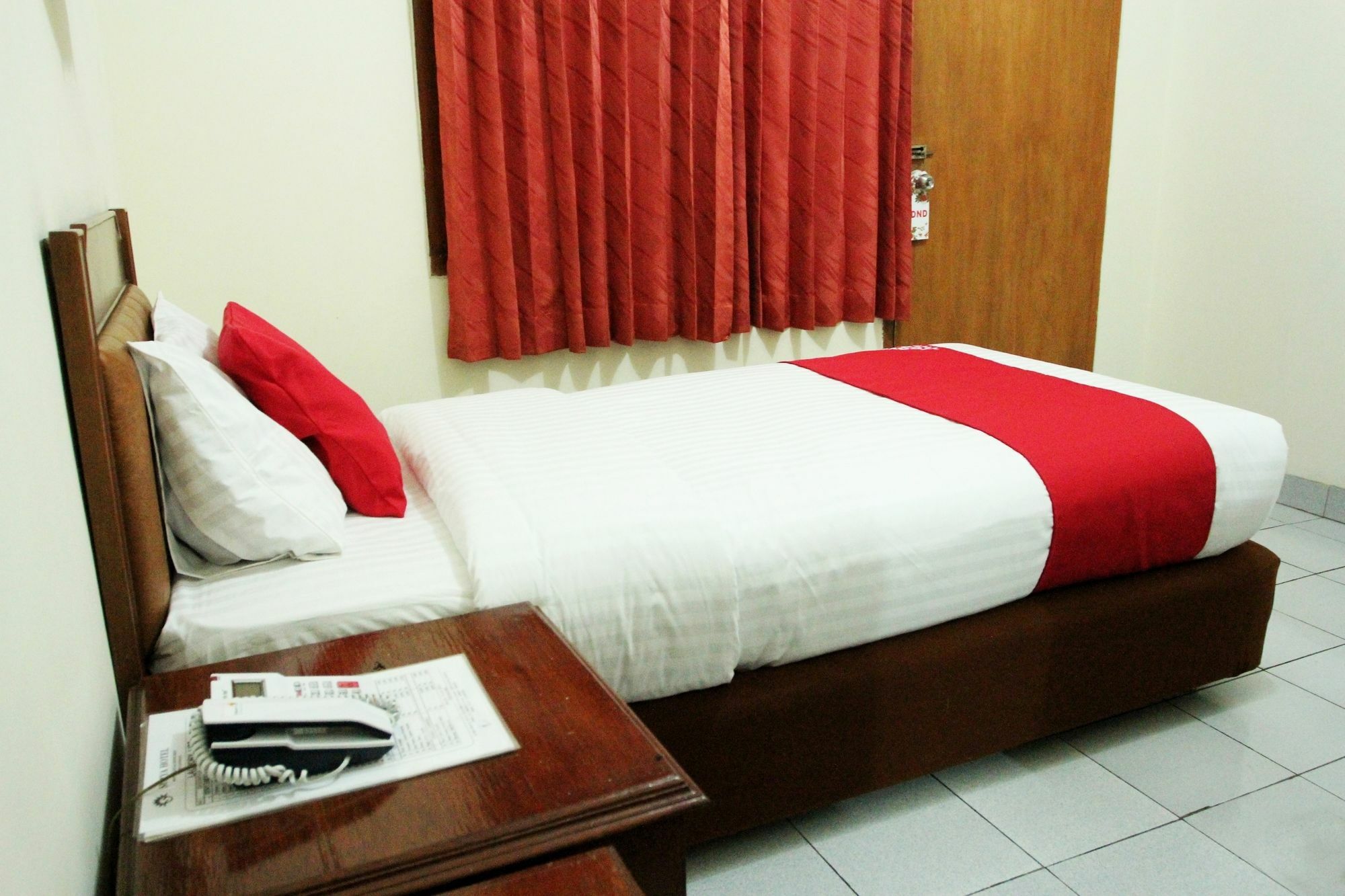 Oyo 108 Hotel Surya Jakarta Buitenkant foto