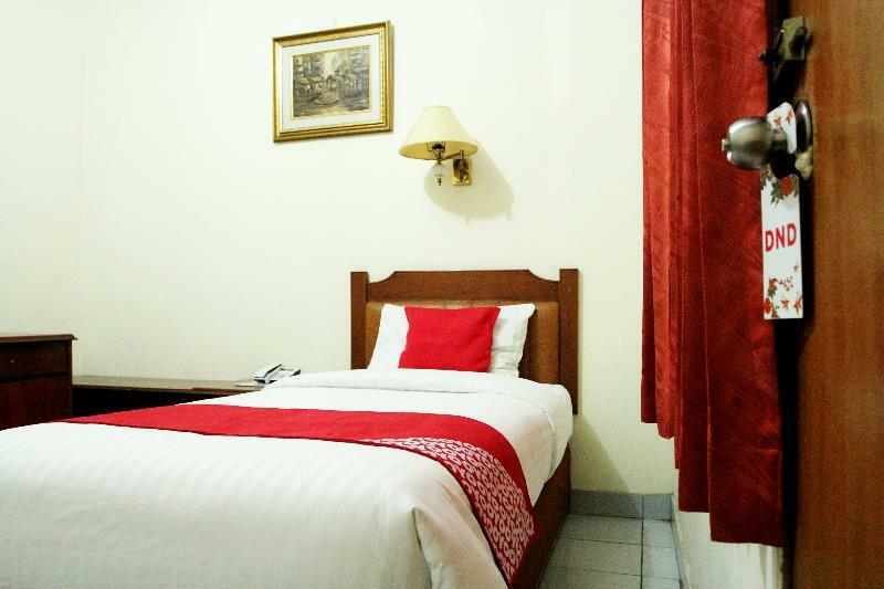 Oyo 108 Hotel Surya Jakarta Buitenkant foto