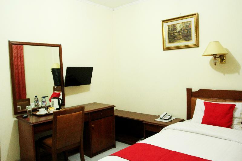 Oyo 108 Hotel Surya Jakarta Buitenkant foto