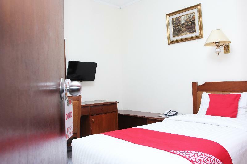 Oyo 108 Hotel Surya Jakarta Buitenkant foto