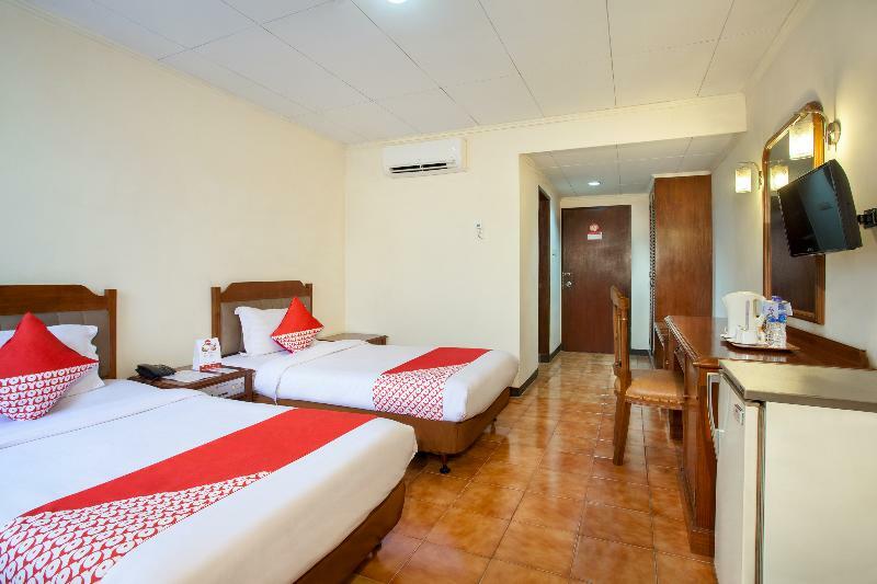 Oyo 108 Hotel Surya Jakarta Buitenkant foto